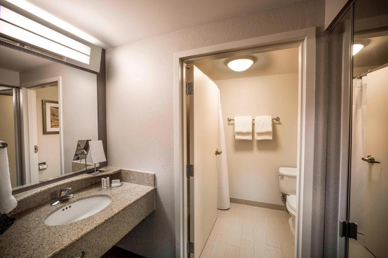 Hotel Courtyard By Marriott Norfolk Downtown Esterno foto
