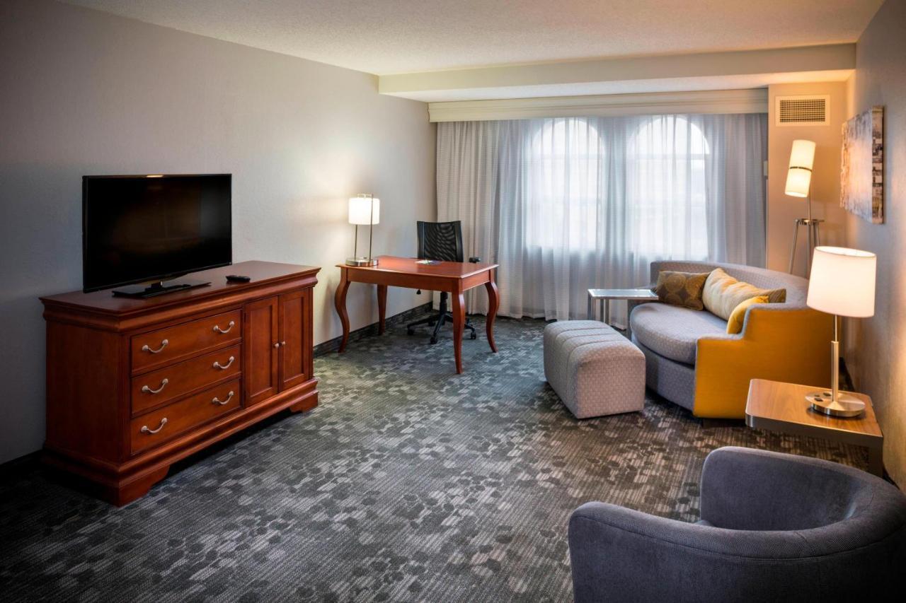 Hotel Courtyard By Marriott Norfolk Downtown Esterno foto