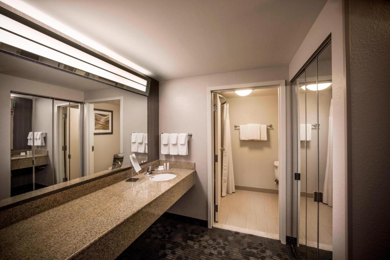 Hotel Courtyard By Marriott Norfolk Downtown Esterno foto