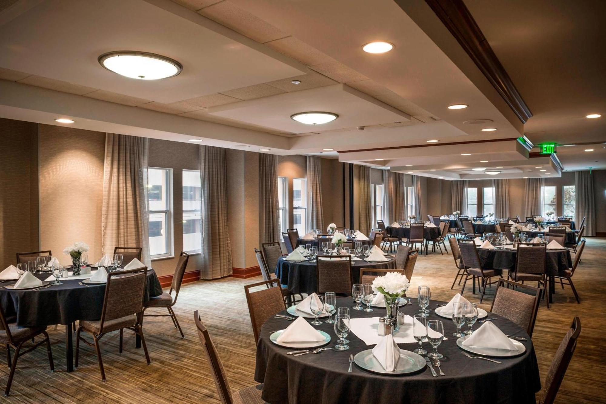 Hotel Courtyard By Marriott Norfolk Downtown Esterno foto