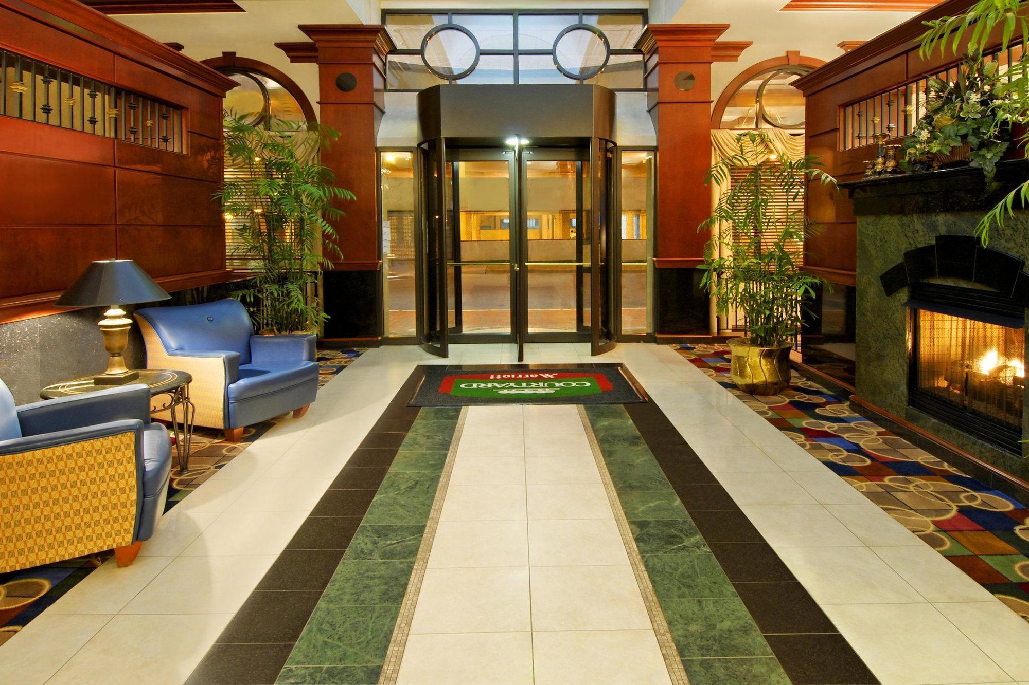 Hotel Courtyard By Marriott Norfolk Downtown Esterno foto