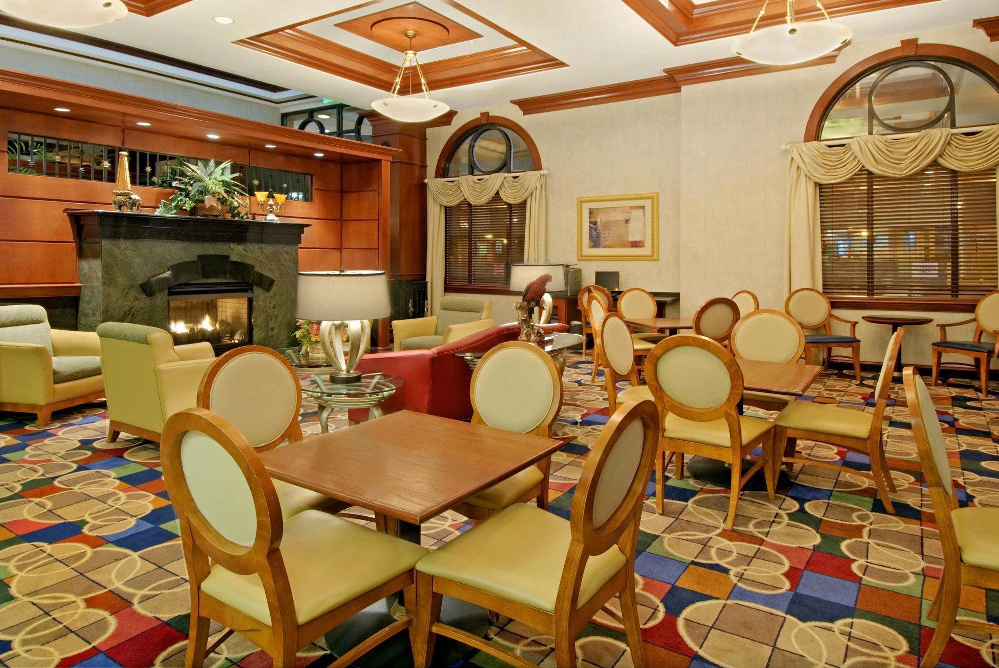 Hotel Courtyard By Marriott Norfolk Downtown Esterno foto