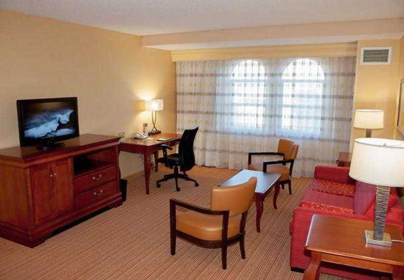Hotel Courtyard By Marriott Norfolk Downtown Esterno foto