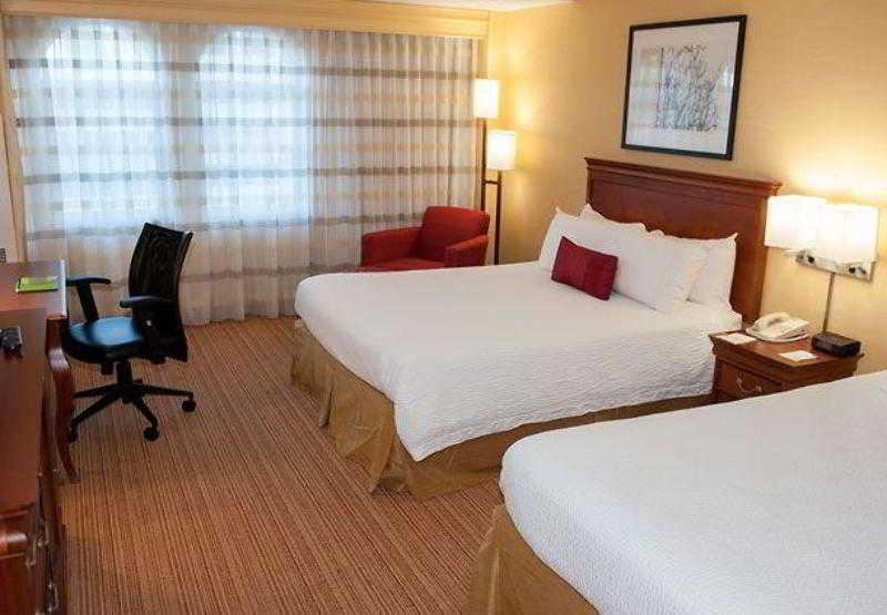 Hotel Courtyard By Marriott Norfolk Downtown Esterno foto
